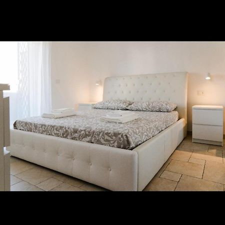 Pau Suite Home Fiumicino Buitenkant foto
